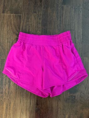 NEW Lululemon Hotty Hot High Rise 4 inch shorts size 6